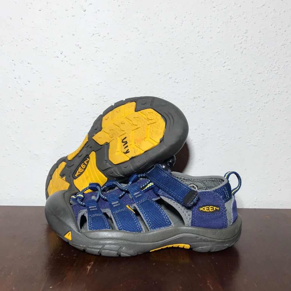 Keens sz 1 shoes
